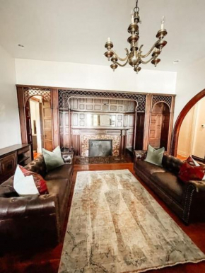 Stylish Spacious Apartment with King and Queen Beds
